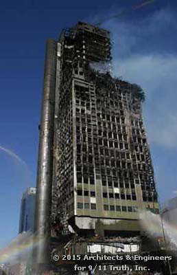 La Windsor Tower di Madrid dopo l'incendio durato 24 ore