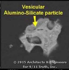 Una scansione del microscopio elettronico delle vescicole allumino-silicate trovate nella polvere del WTC che dimostrano come sia avvenuta una conflagrazione