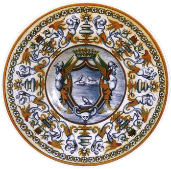 Al centro del piatto lo stemma dei Colombo di Cuccaro