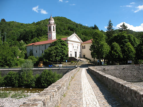 Il Santuario N.S. di Montebruno