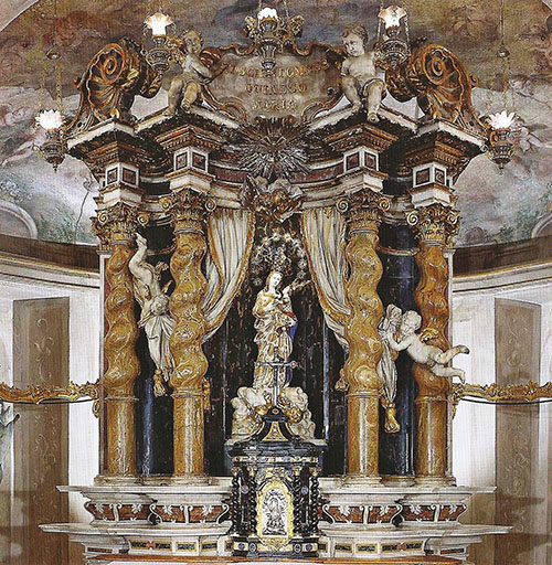 L'interno del Santuario della Madonnetta