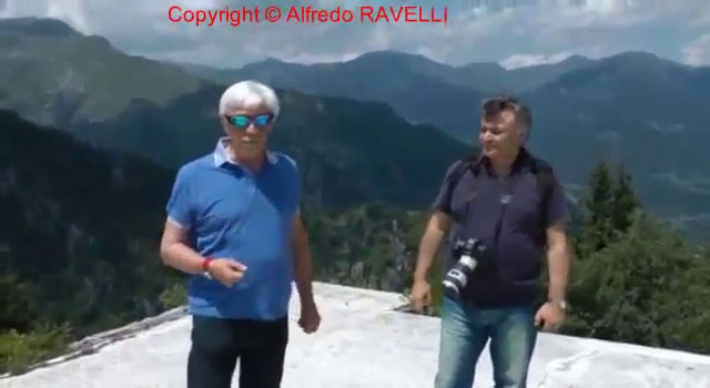 Il geometra Antonio Taini e l'ingegner Franco Cappiello sul Monte Baremone