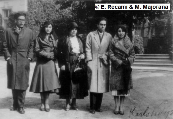 Majorana, che in questa foto indossa un basco, ripreso nel corso di una vacanza che stava facendo insieme ai famigliari