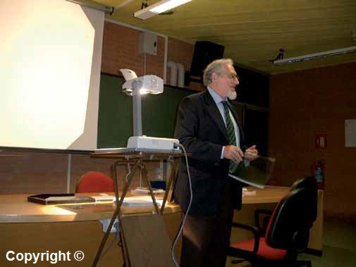Il professor Erasmo Recami, docente di Fisica e Struttura della Materia presso l'Università Statale di Bergamo, biografo di Ettore Majorana
