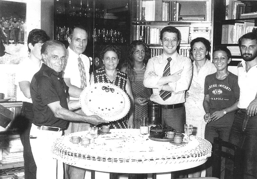 Foto ricordo dell'incontro promosso da Portobello di Enzo Tortora tra le famiglie Esposito e Franzosi a 34 anni dal salvataggio di Aldo da parte di Antonietta