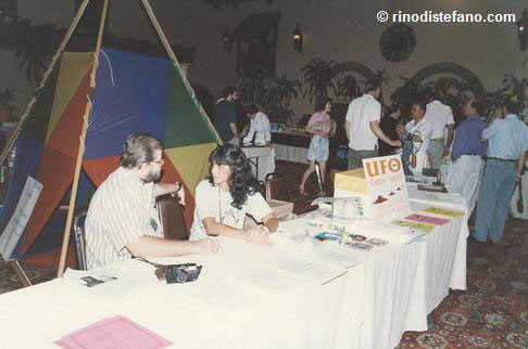 Lo stand del Brasile al Congresso Mondiale di Ufologia