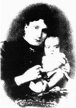 Pertini con la madre in una foto del 1897