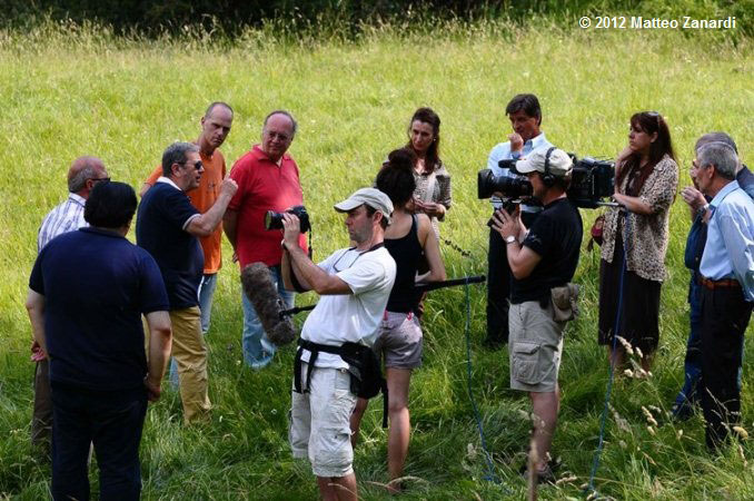 Il gruppo di Torriglia e i tecnici inglesi durante le riprese