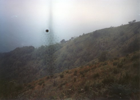 Una foto scattata da Zanfretta che dimostra dove si troverebbe il portale. La foto - autentica e non ritoccata - mostra quello che si direbbe un misterioso fascio di energia.